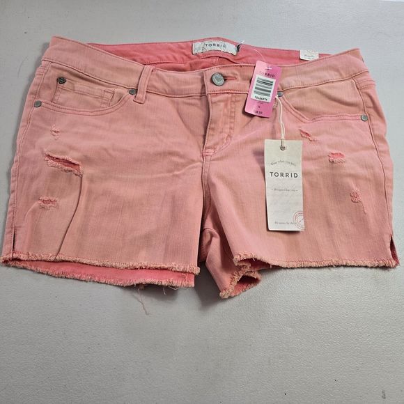 Torrid Jean Shorts Women's 14 Pink Distressed Raw Hem NWT - Picture 8 of 14